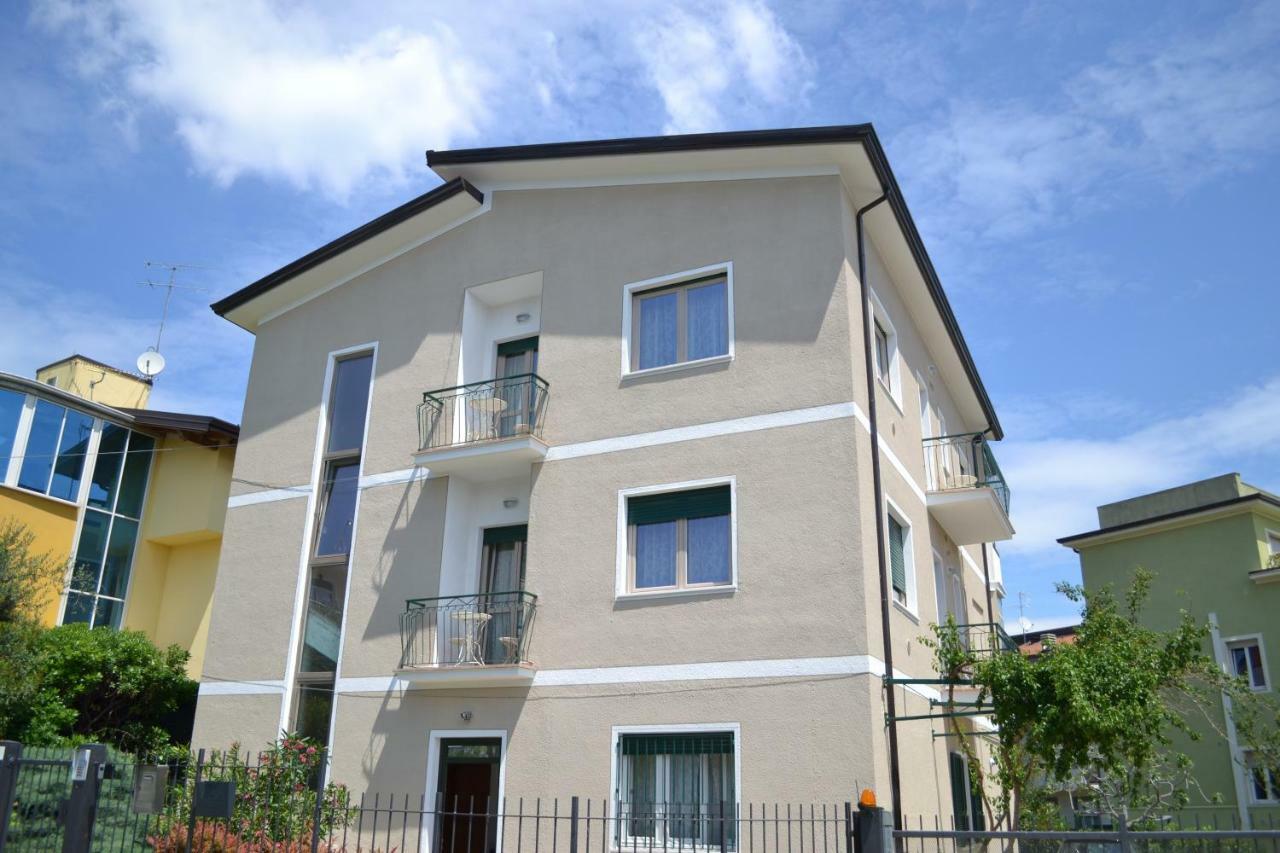 Le Bouganville Apartment Desenzano del Garda Exterior photo