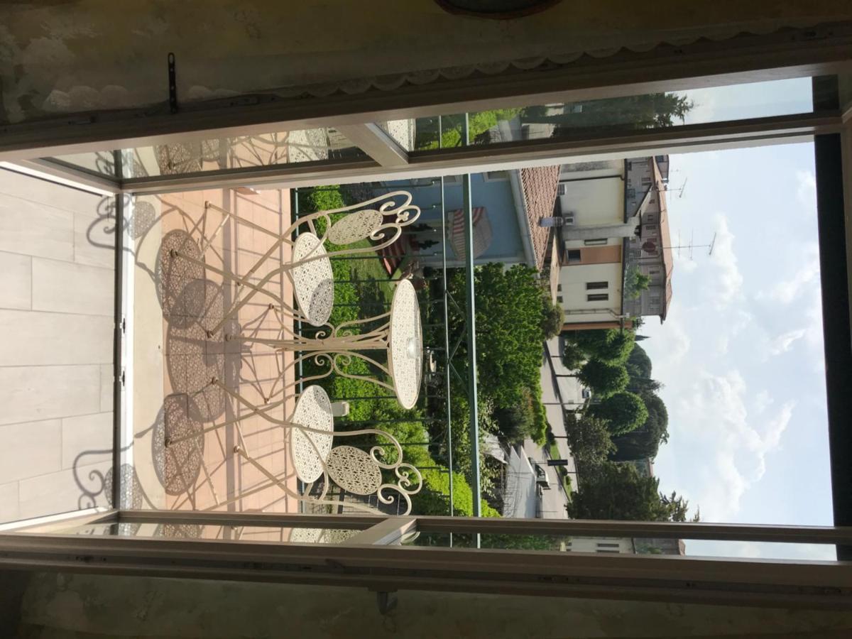 Le Bouganville Apartment Desenzano del Garda Exterior photo